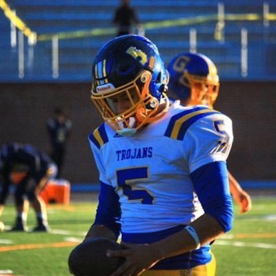 Student athlete📚🏈🤼♂️⚾️3.25+GPA📚2nd team all MOCO D-End🏈LB,DE 5’9🏈4th in region,wrestling🤼♂️bench195 hangclean195 squat295•https://t.co/piK4kHkvUZ