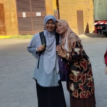 dmaira6972's profile picture. 😉