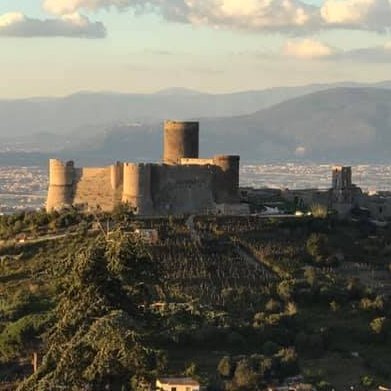 Castello di Lettere
Follow us for breath-taking photos of #naples #vesuvius #pompeii #amalficoast #sorrento #positano and of course #italianfood