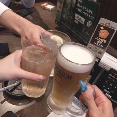 visualive1006's profile picture. お酒あれば元気🥂好きなものは好きと言いたい。嫌いなものは嫌いと言いたい。浮気は3年後どころか3秒後でも3億年後でも許しません🔪ただの陰キャゲーマーな元バンギャ。