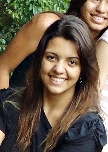 Adrianne Moreno,Cantora,moro em fortaleza..vivo na Graça de nossso Senhor Jesus Cristo!!