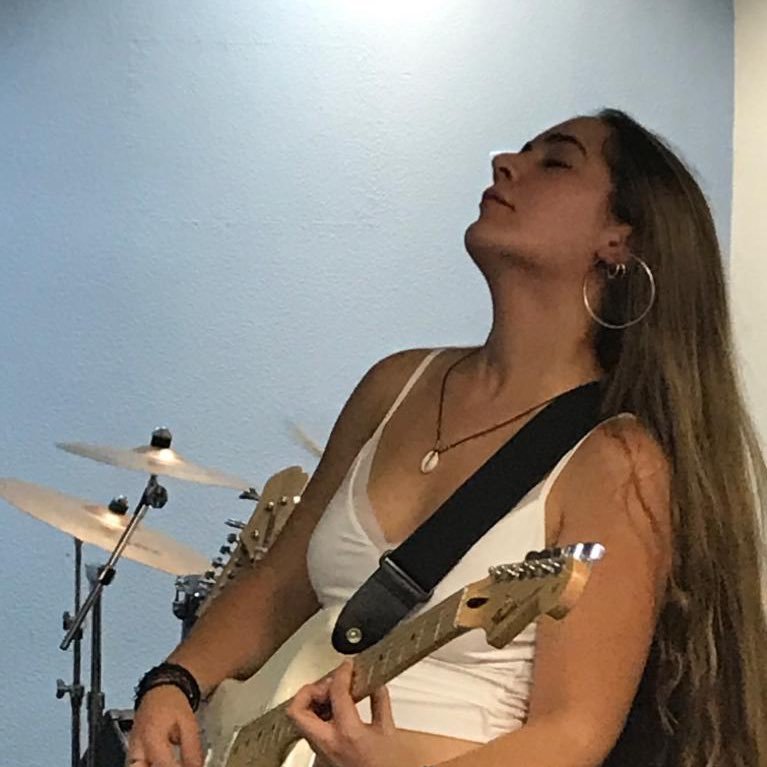 Jurista, Politóloga experta en psicología política y guitarrista a ratos 💜🎸