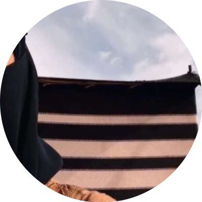 ARIAM_220's profile picture. غِيمة الأيّام ياقمّر الليالِي .