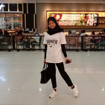 PratiwiKrisma's profile picture. Allah