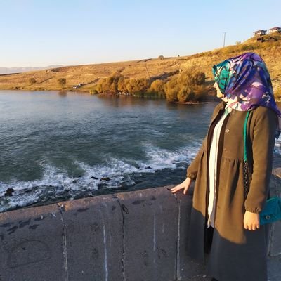 betulzekey's profile picture. Bir avuçtuk biz göklere sığmayan
..