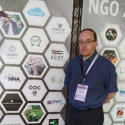 Bassist, bluesman and harm reduction advocate. Trustee with the New Nicotine Alliance Ireland and ETHRA partner. Follow @IrelandNna and @europethra
