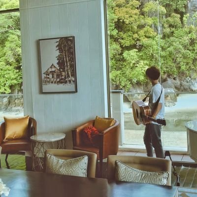 21歳/将来お金と時間に縛られずに自由に生きるためネットビジネス開始💻/一緒にやってくれるビジネスパートナーも募集中✌/何か始めたいが何をやればいいのかわからない、だけど人生変えたい‼っていう方は下記のPDFをぜひご覧ください!⏬