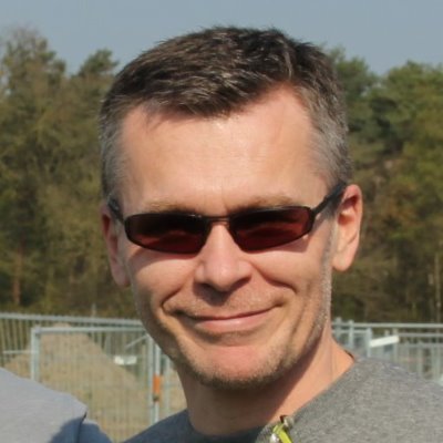Father of 3, master of none - Software Developer - Loves to hate love handles - Amateur marathon runner - Would-be motorbike adept - allround tech-lover
