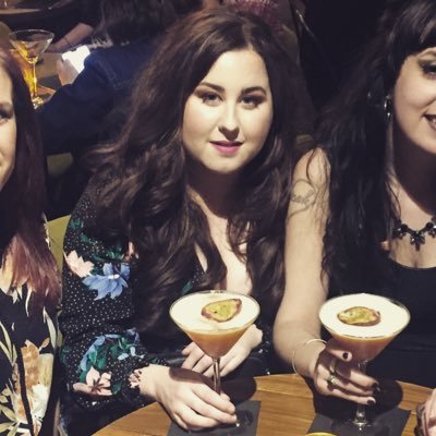 Elicia_Vogue's profile picture. Age/29/Nurse (Surgery) 💛Live well, laugh often and love always. ☺️Good vibes only ✌️makeup @eliciadoesmakeup on insta 👈🏻#dowhatyoulove #hellomynameis