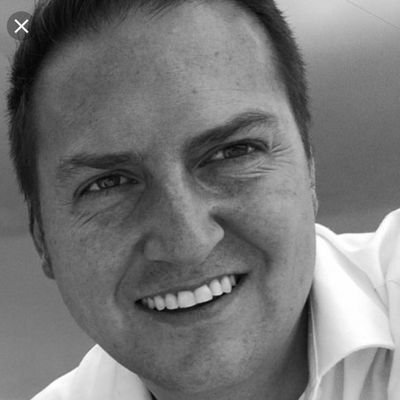 Dr. CC. Actividad Física y del Deporte. Profesor Depart. de E.F. y del Deporte en US. Preparación física en fútbol y eval. prev. de lesiones.
Entrenador UEFAPro