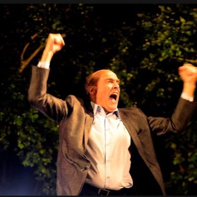 EsTrasBurgo's profile picture. Un demagogo más. Como vos?