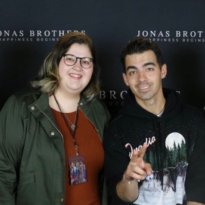 i thank the oceans for giving me you @jonasbrothers 💫