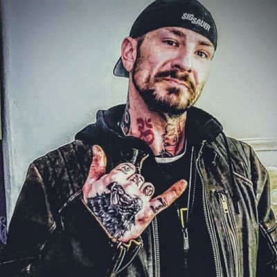 Combat Veteran, ex firefighter and if you fuck with animals we have a big problem. If your not 100% true to yourself I'm probably not gonna like you.