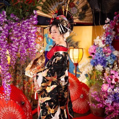 有志でYouTubeサクラ大戦3声劇やってます。まったり進行。大神一郎、グリシーヌ·ブルーメールなど演じます。お芝居、音楽療法興味あり。歴史学者を、夢見てた。どう考えてもニコ・ロビン。アロマテラピスト復帰予定。運命波学独学中。サクラ大戦/ロマサガ/チェンクロ/東洋医学/植物学/精神医学