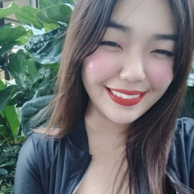 Doing whatever makes me happy
(new account)