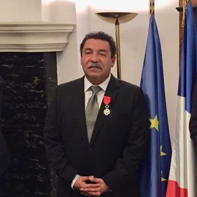 Estudio maestrías en Gobernabilidad Democrática en IG de la USMP y en Administración y Doctrina Aeroespacial; postgrado en Ing. de Telecom. Cyber & Space.