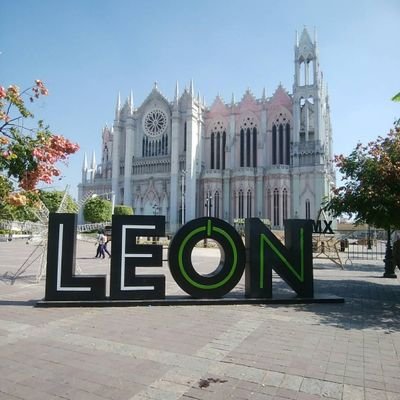 kasoutyouja's profile picture. フェスが生き甲斐の30代の平凡なサラリーマン。

ほぼブラック企業でしか働いたことがありません😭楽しいこと、平凡な日々からの脱出方法を模索中🔎

趣味👉フェス巡り、旅行、音楽、投資など

🎧マンウィズ、マイファス、ブルエン、vaundy、sumikaとか基本何でも聞きます💿
気軽に絡んで下さい👍


　