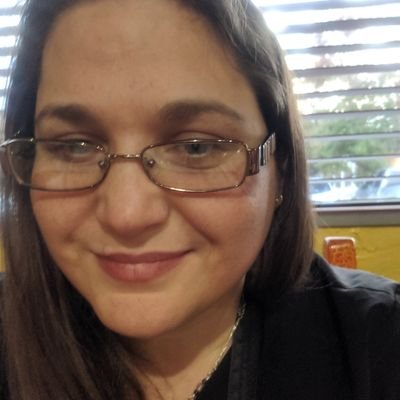 Anniesue21's profile picture. Artist.Writer.Freethinker.Geek.
Hard to placate the creative essence in an arid, mundane life.
Life begets Imagination.