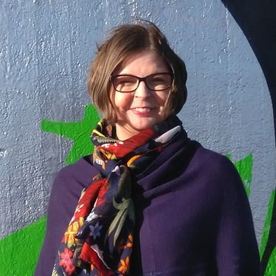 AnnaSahinoja's profile picture. Monen äiti ja täti/khala, yhden vaimo, hitusen radikalisoitunut keski-ikäinen espoolaisrouva.