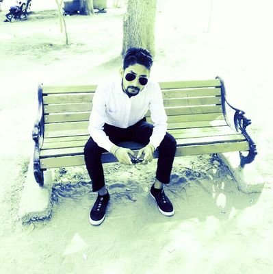 हमारी काबिलियत कि क्या पूछते हो साहब ........ छोटी सी उम्र मे लाखो दिल जीत रखे ह AK