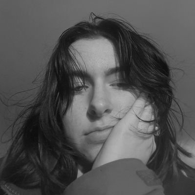 EllenMcct's profile picture. my mum thinks airpods are a choking hazard