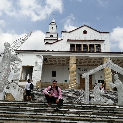 Administrador Público.
Estudiante de Derecho.