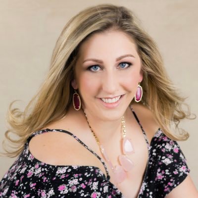 msgatoradr's profile picture. 2017 Top Woman in #PR by @PRNews. SVP of Comms at SpartanNash. 💚writing, reading, #custserv, travel ✈️, 🥊, @UF 🐊 & #Hoosiers.