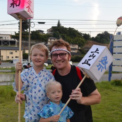 Living and teaching in Iida, Japan. // YouTube: DancesWithCranes   //
Instagram: nirro04