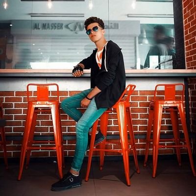 التحدث معى كثيراً سيصيبك بالحب فَـ احذر👑