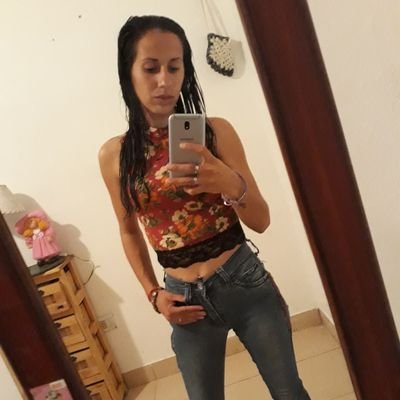 Geminiana♊
Mamá De Dos Hermosa Princesa Fátima Y Emily 👸🏻
19/06/17👼🏼 Mi Hijo Theo  
18/06/93🎉🎂