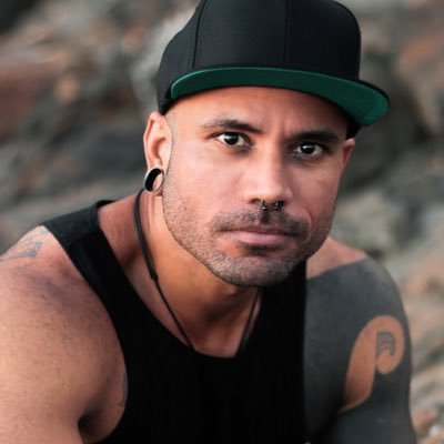 Negro, Vegano e Nutricionista. Acredito no veganismo político, acessível e que questiona os meios de produção e entrega dos alimentos.