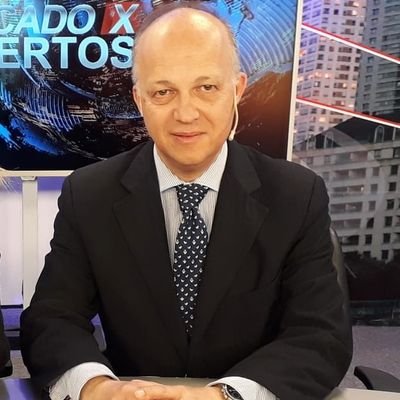 Abogado, Profesor de Derecho Constitucional, Derecho Aduanero y Derecho Internac. de los Conflictos Armados.  Político y Escritor. Humanista Cristiano-