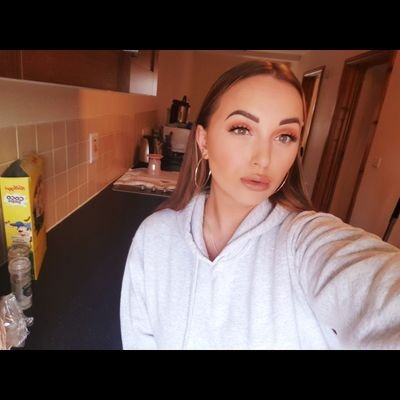 ChloeJo68473710's profile picture. Instagram CHLOELJ