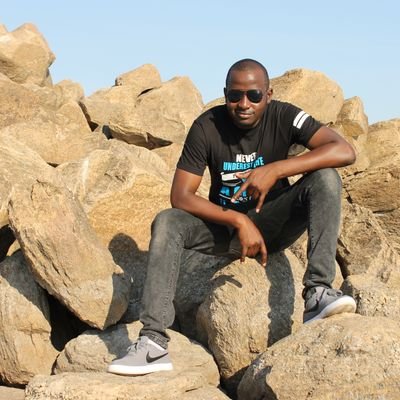 AlidonnieJr's profile picture. Getting older doesn't come with beards only!