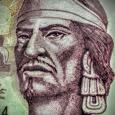 Huitzilopochtli está en la casa... y mientras el mundo exista no morirá la gloria de México Tenochtitlan.