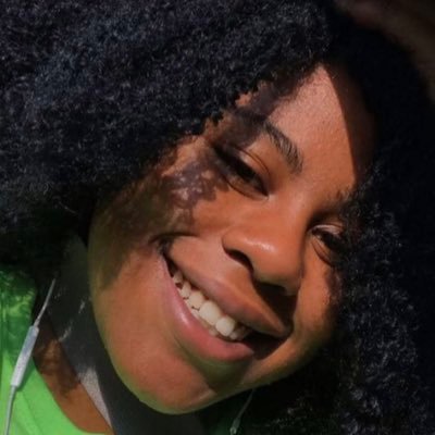 XniniR's profile picture. 19// She/Her //Rose 🌹