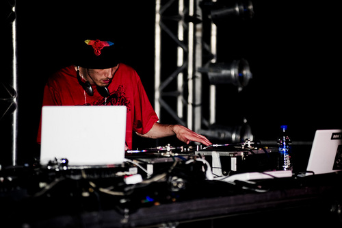 Dj, Natural de Curitiba amante do hip hop! http://t.co/Nk6ydGTExT