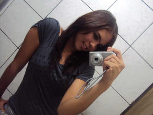ela carinha de anjo
mas no fundo uma menina má!!

pequena pra kem ver gigante pra quem ama!!♥