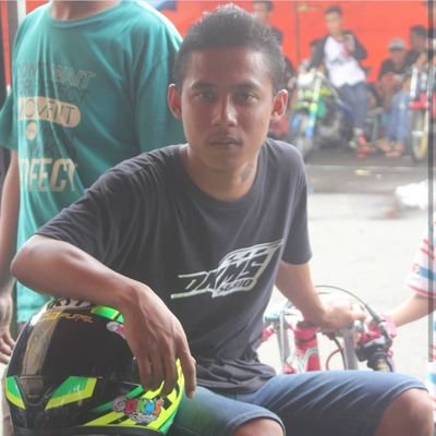 AzisDkms's profile picture. 