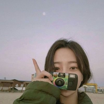 Readlearn5's profile picture. . 
°
♡
°
Don’t care about the negative things, always minded positive and then slowly all things will change 💙