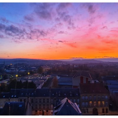 Compte jeune et urbain dédié à la vie nocturne, commerciale, gastronomique, politique et culturelle sur Charleville-Mézières et Sedan. Think Tank ardennais.