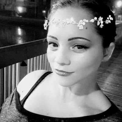 ♊ Wifey & Mother, Lightning Strike Survivor, Rain Baby, Nature Lover, Night Owl, Creative Spirit & Possible Non-Human 😘