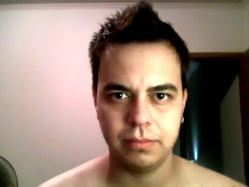 vh_one's profile picture. ...eu?!?! eu, sou menino bom, criado com vó!