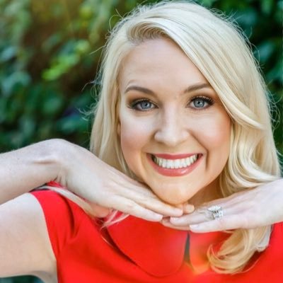 Wifeee. Dog mom. All things Real Estate & Design
