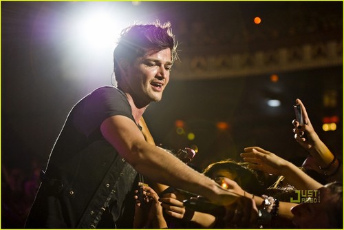 Supporting The Script & Danny O'Donoghue. :}