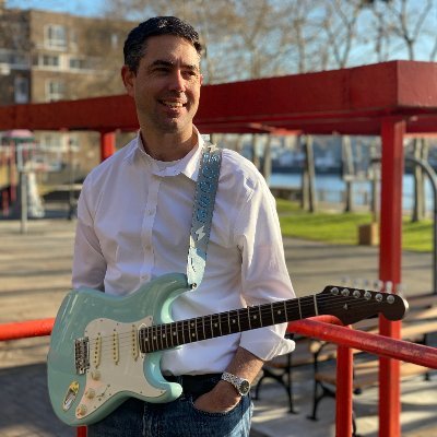 Hey! Is this thing on? 🎤 I'm Chris aka Moose 😎 I make music for my wife 💑 (& for you, don't tell her 🤫) I work as a quant 👨💻 on Wall St 🗽 & I'm vegan 🥑