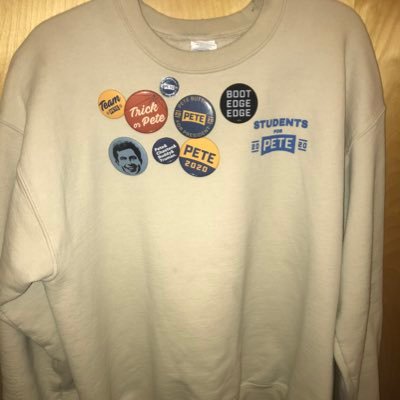 Just a sentient Students For Pete sweatshirt out here fighting to #WinTheEra *not affiliated with campaign or @students_pete* #Pete2020 #PeteButtigieg
