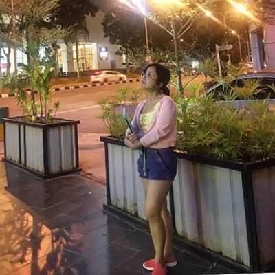 LittleEmily16's profile picture. 