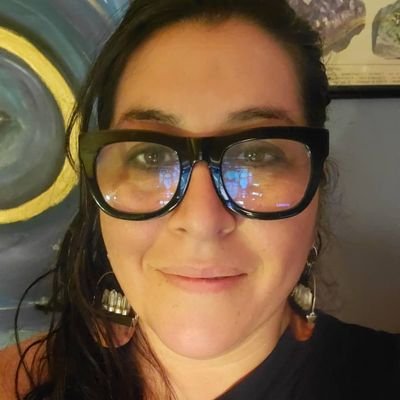 earth medicine bruja, writer, artist, kid/chicken wrangler, earth mama, recovering borracha, tarot reader, latinx, woo woo lady who ❤️s science.