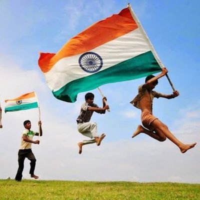 ఒకప్పుడు స్వార్థం లేని మనుషులు ఉండేవాళ్ళు చాలా నిజాయితీగా ఉండేవాళ్ళు అని చెప్పుకోవాల్సిన పరిస్థితులు వస్తాయేమో మన ముందు రోజుల్లో ఇపుడు చూస్తుంటే అలానే ఉంది.....